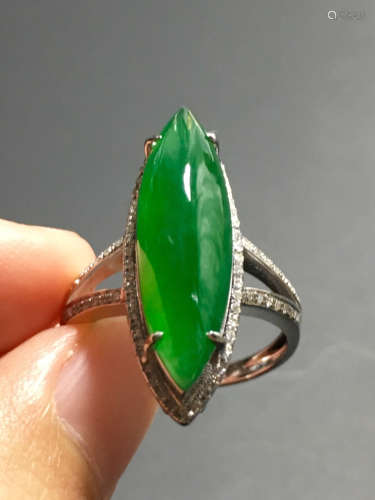 AN ICY ZHENGYANG GREEN JADEIET RING IN SADDLE CARVED