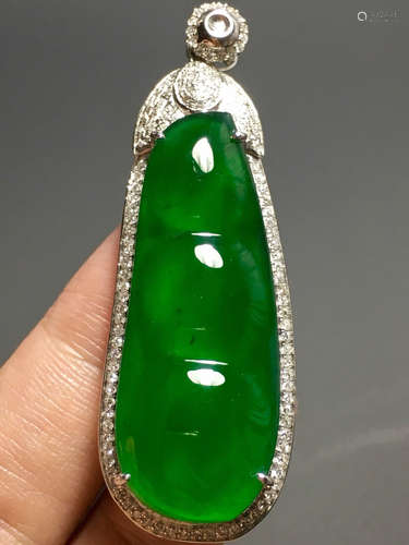 AN ICY GREEN JADEIET PENDANT IN BEANS CARVED