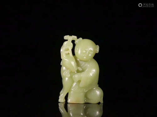 A HETIAN JADE FIGURE SHAPED ORNAMENT