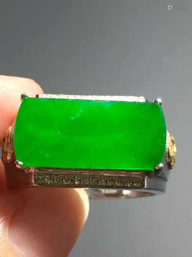 AN ICY ZHENGYANG GREEN JADEIET RING IN SADDLE CARVED