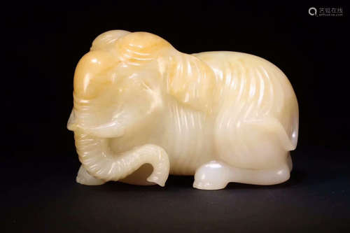 A HETIAN JADE ORNAMENT OF ELEPHANT SHAPED