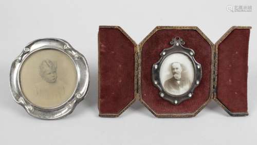 Two Edwardian silver mounted small photograph frames,