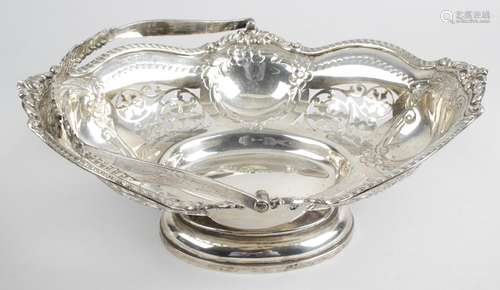 An Edwardian silver dish,