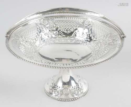 An early George V silver pedestal dish,