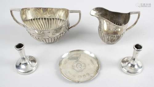 A group of assorted small silver items,