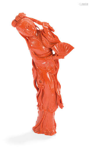 Statuette en corail sculpté à décors de danseuse D…