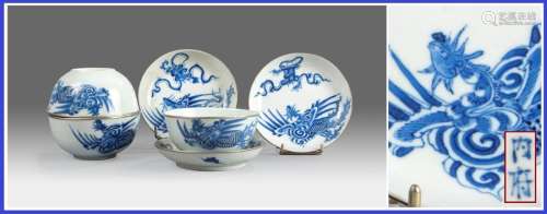 ACCUMULATION DE SIX (6) PORCELAINES DITES BLEU DE ...;