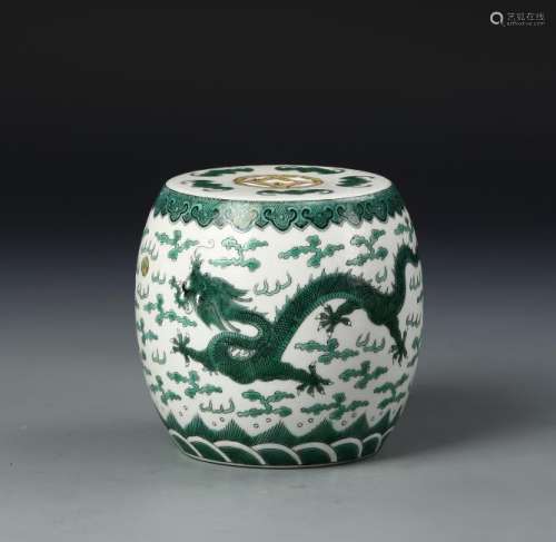 Chinese Green-Decorated Dragon Jar