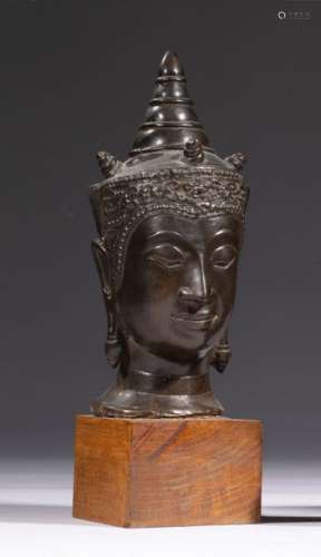 TETE DE BODHISATTVA en bronze. \nSiam XXe siècle \nH…