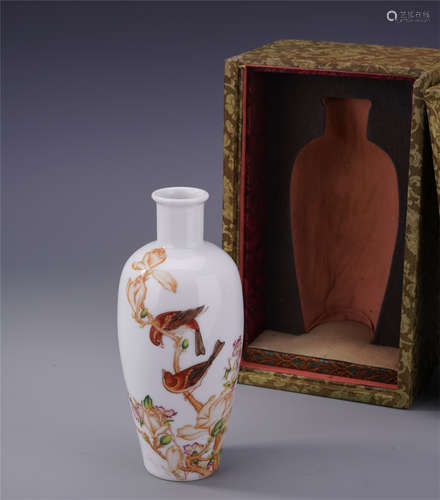 CHINESE PORCELAIN ENAMEL GLAZE BIRD AND FLOWER VASE