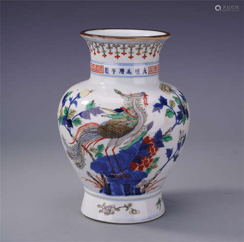 CHINESE PORCELAIN BLUE AND WHITE WUCAI PHOENIX VASE