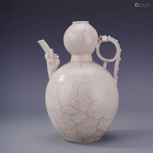 CHINESE PORCELAIN DING WARE WHITE GLAZE FLOWER ENGRAED KETTLE SONG DYNASTY