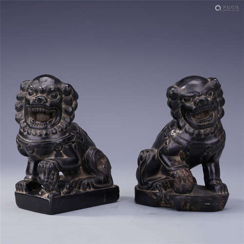 PAIR OF CHINESE STONE LIONS PAPER WEIGHT