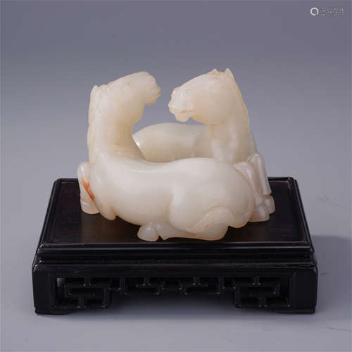 CHINESE WHITE JADE DOUBLE HORSE TABLE ITEM