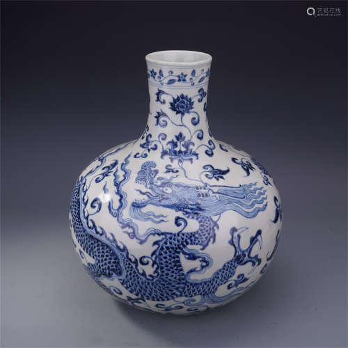 LARGE CHINESE PORCELAIN BLUE AND WHITE DRAGON TIANQIU VASE
