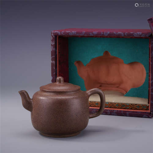 CHINESE YIXING ZISHA CLAY TEA POT