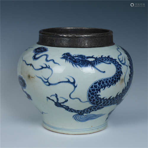 CHINESE PORCELAIN BLUE AND WHITE DRAGON JAR SILVER MOUNTED