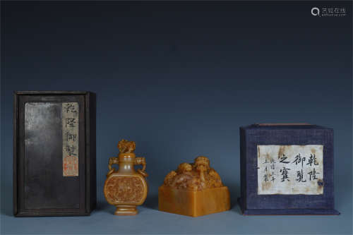 TWO CHINESE TIANHUANG STONE DRAGON SEAL AND VASE