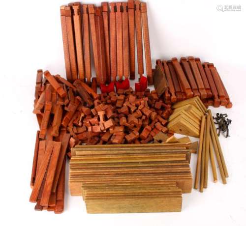COLLECTION OF LINCOLN LOGS 1930 - 1940