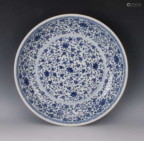 MING DYNASTY BLUE & WHITE FLORAL CHARGER
