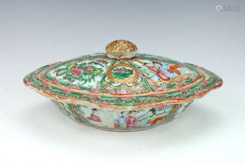 ROSE MEDALLION COVERED DISH