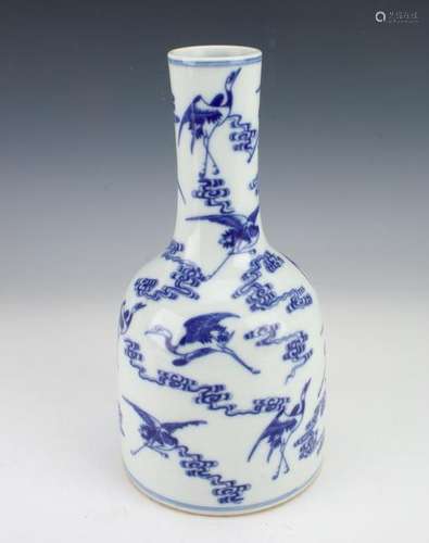 BLUE AND WHITE MALLET VASE