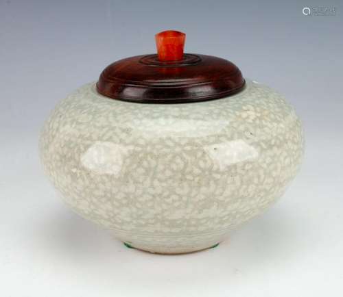 CELADON JAR WITH WOODEN LID