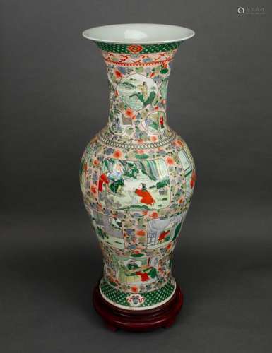 LARGE FAMILLE VERTE PALACE VASE