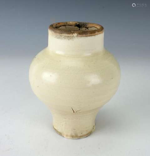 PRIMITIVE BEIGE CERAMIC VASE