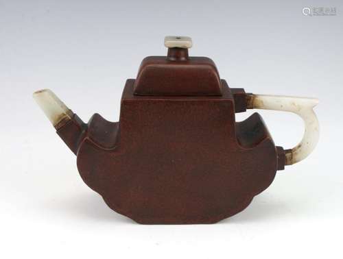 TEA POT WITH JADE