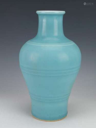 ROBINS EGG BLUE RIDGED VASE