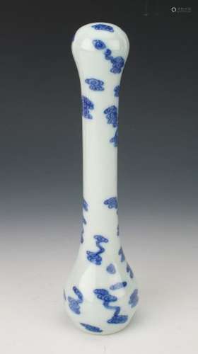 BLUE AND WHITE PORCELAIN BRUSH HANDLE