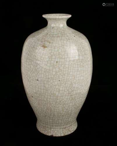 CHINESE PORCELAIN CRACKLE VASE