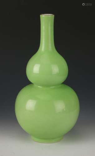 LIME GREEN DOUBLE GOURD VASE