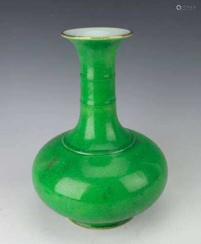 BRIGHT GREEN VASE