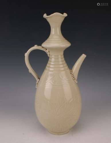 WHITE CERAMIC SONG STYLE DING WARE EWER