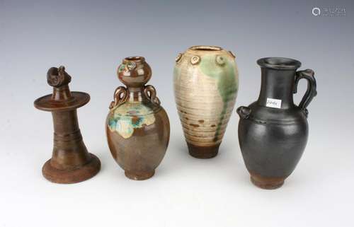 FOUR CHINESE CERAMIC ITEMS