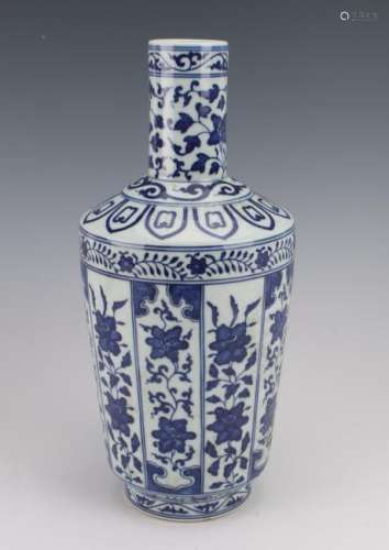 CHINESE PORCELAIN FLOWER VASE