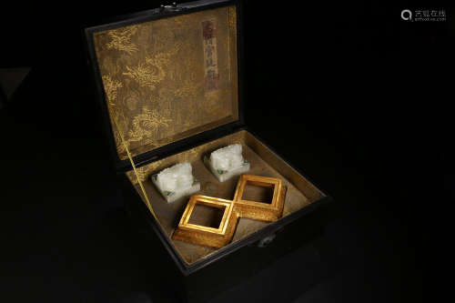A SET OF HETIAN JADE SEAL WITH GILT BRONZE BASE