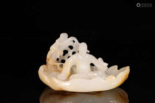 A HETIAN JADE CHARACTER STORY SHAPED ORNAMENT