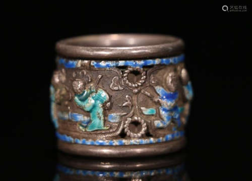 A SILVER BLUEING BANZHI WITH CHARACTER CARVING RING