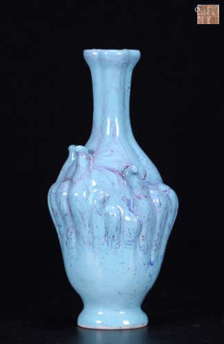 A TURQUOISE GLAZE VASE OF BERGAMOT SHAPED