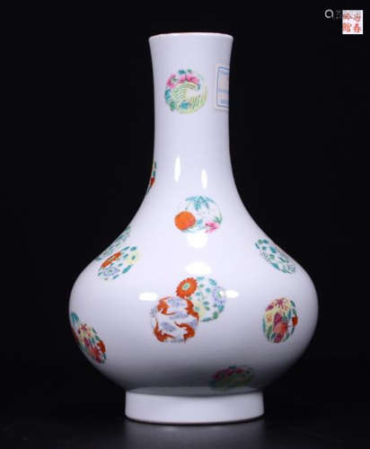 A FAMILLE ROSE VASE WITH PATTERN