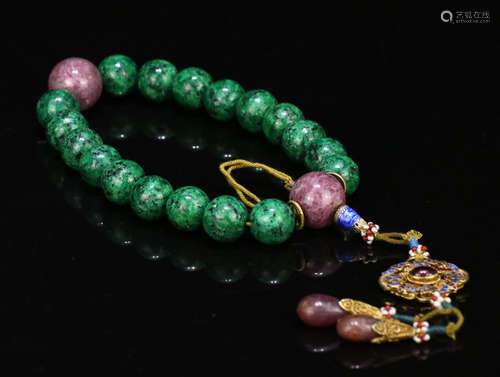 A JADEITE BRACELET WITH 18 BEADS