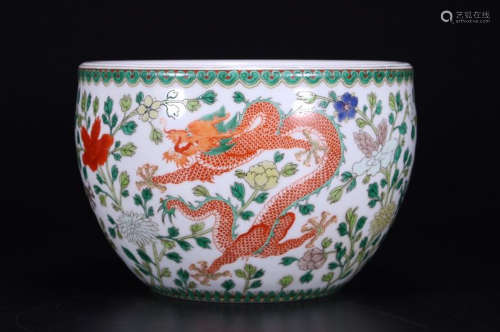 A FAMILLE ROSE CYLINDER WITH DRAGON PATTERN