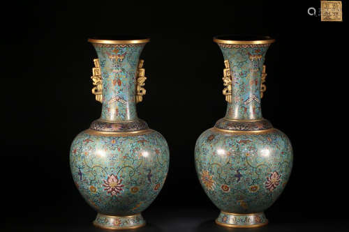A PAIR OF CLOISONNE VASE WITH TWO DRAGON EARS
