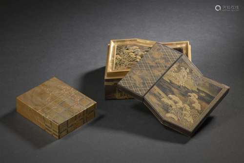 Deux boîtes couvertes en bois laqué Japon, époque ...;