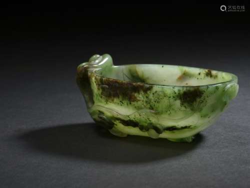 Coupe en jade vert Chine, XIXe siècle En forme de ...;