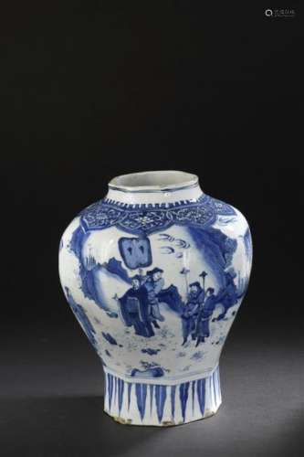 Vase en porcelaine bleu blanc Chine, XVIIe siècle ...;
