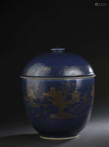 Grand pot couvert en porcelaine bleu poudré et déc...;